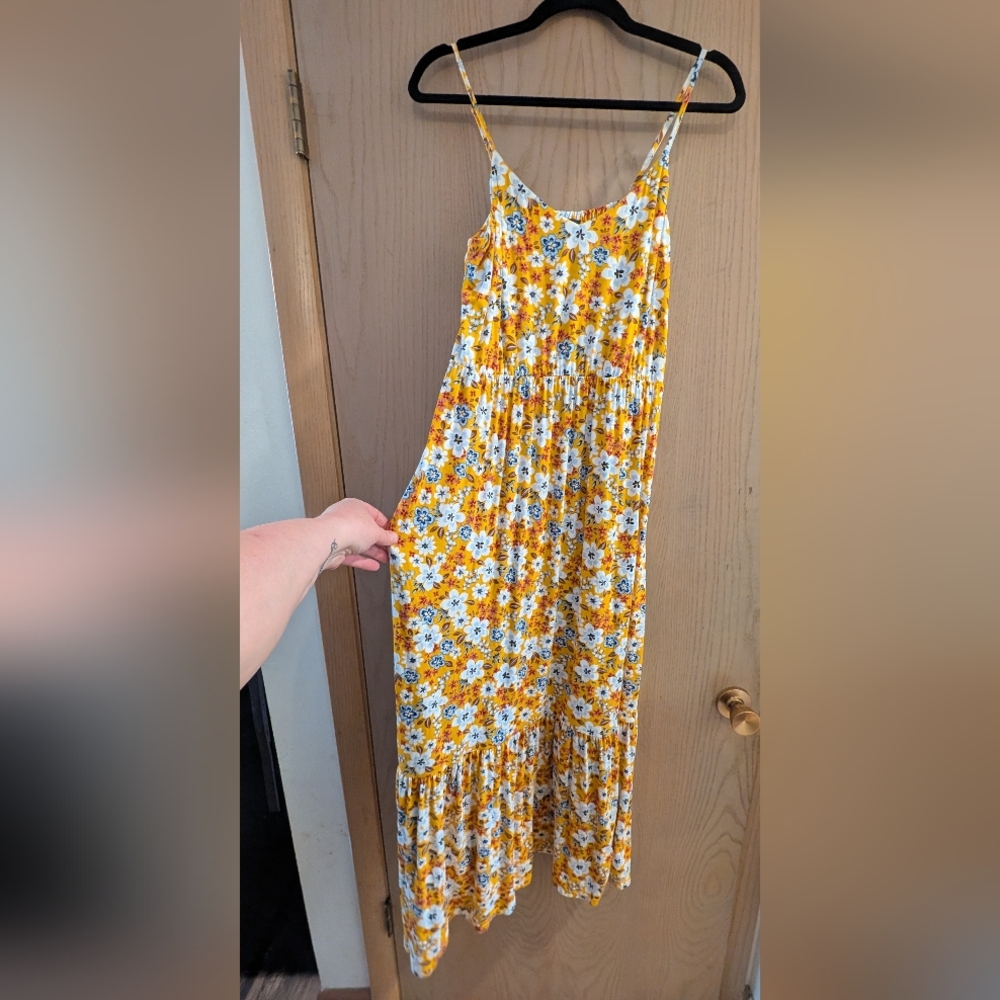 Cg L Cg Medium Yellow Floral Maxi Dress with White, Red, & Blue Blooms - Picture 4 of 7